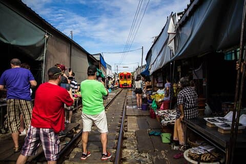 Privat tur: Mae-klong Railway & Damnoen Saduak Floating Market