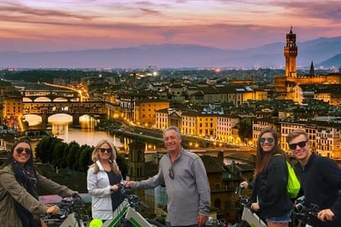 Private Electric Bike Night Florenz Tour mit Blick vom Piazzale Michelangelo