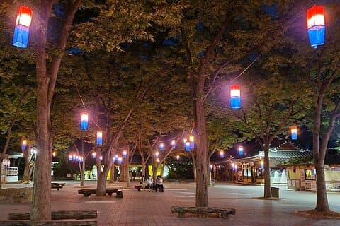 Tour notturno del villaggio folcloristico coreano