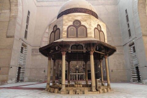 Entdecken Sie die historischen Moscheen in Kairo