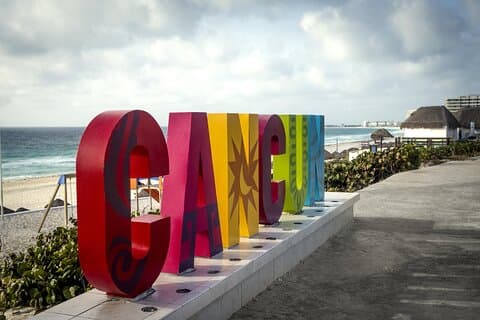 Privater Transfer von Tulum nach Cancun mit 2-stündigem Stopp