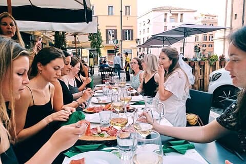 Bachelorette Party Wine and Food Tour i Rom
