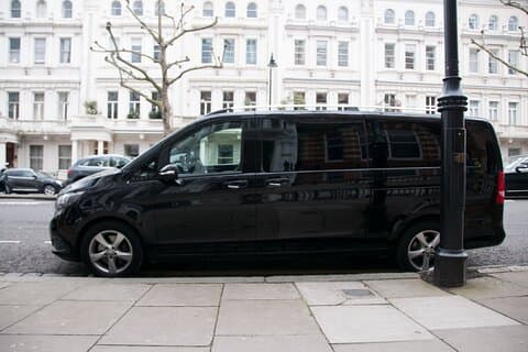 Private Liverpool Arrival Transfer - Airport to Liverpool Accom