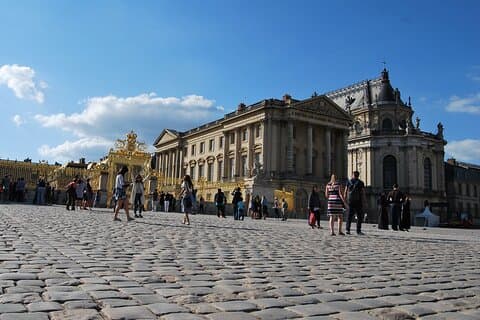 Versailles Small Group Guided Tour with Local Guide