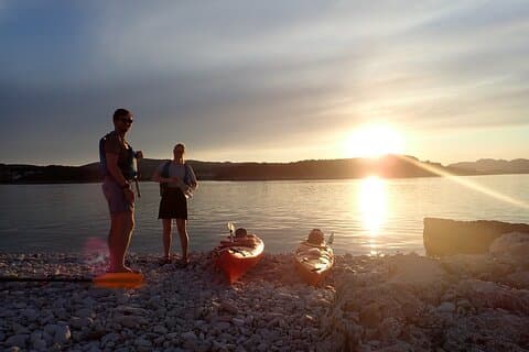 Lumbarda-Sunset Kajakoplevelse med picnic: Vin og slik