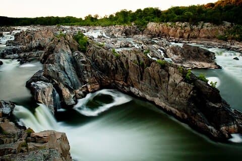 Self-guided Waterfall Hiking Tour in Great Falls National Park