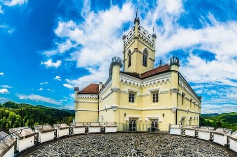 Castillo de cuento de hadas y cata de vinos y almuerzo