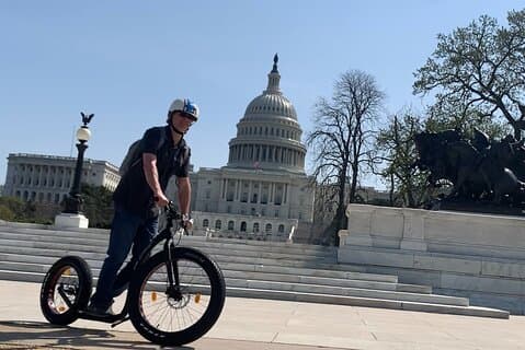 Piccolo gruppo 5 - Tour DC di ore tramite scooter elettrico per età 16 +