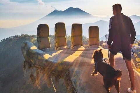 Excursión de un día compartido a Hobbitenango y Antigua