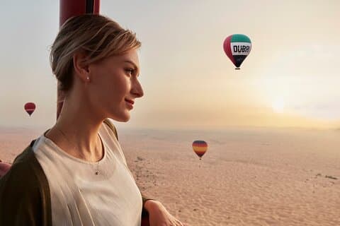 Goditi la vista di Dubai in mongolfiera da Dubai