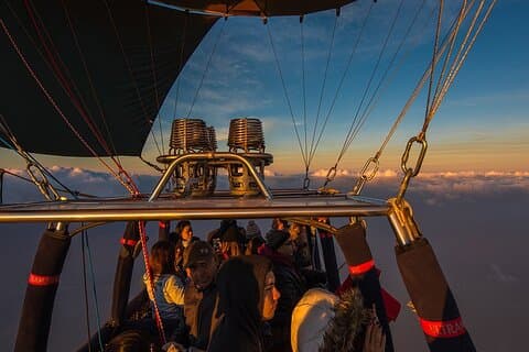 Sightseeingtur med varmluftsballong i Dubai vid Sunrise