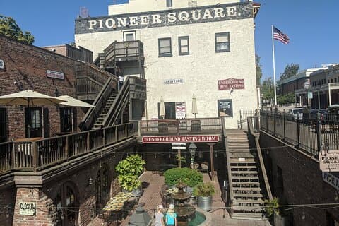 Excursão a pé e jogo de caça ao tesouro Old Sacramento