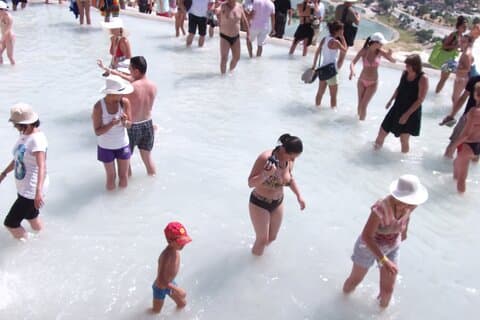 Visite de Pamukkale pour les passagers de croisière au départ du port de Kusadasi