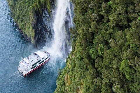 Vol et croisière d'une demi-journée en hélicoptère à Milford au départ de Queenstown