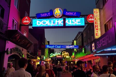 Reeperbahn St. Pauli Tour – pleasure and vice on the neighbourhood