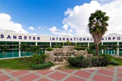 Transferência privada de Montego Bay para o aeroporto de Montego Bay