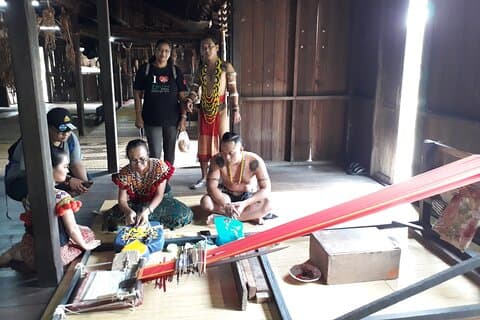 Semenggoh Wildlife & Sarawak Cultural Village e Jong's Crocodile Farm