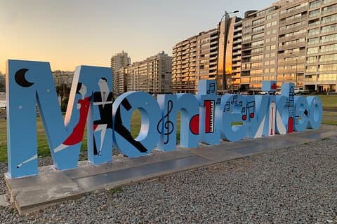 Montevideo komplett mit Reiseführer, 6 Haltestellen (vormittags)