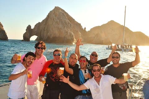 Fest och drinkar på festkryssningen! Rundtransport från Los Cabos