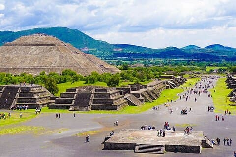 Pyramidene i Teotihuacán og basilikaen i Guadalupe