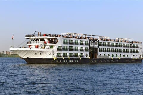 4-Day Luxury Nile Cruise from Aswan to Luxor with Private Guide