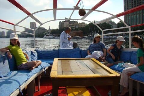 Tour de medio día al Museo de las Momias y paseo de 1 hora en faluca por el Nilo