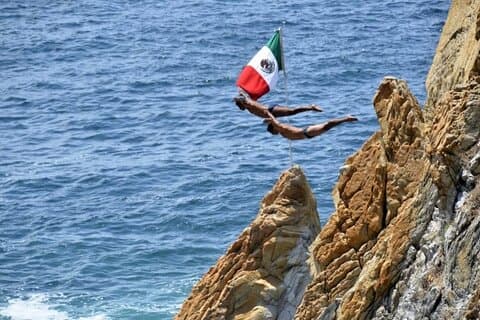 Acapulco Thrills & Treasures: Cliff Diving Show, Shopping &Lunch