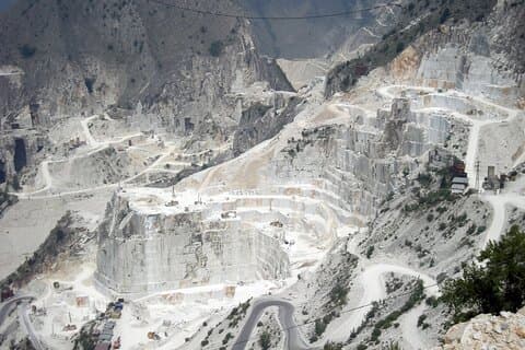 PRIVATE TOUR: Tour of the Carrara Marble Quarries & Wine Experience in Luni