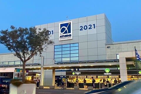 Privater Transfer vom Flughafen Athen zum Hafen von Piräus