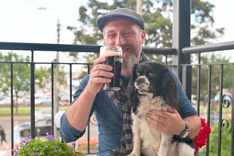 Dublin Coastal Hike, Pints & Puppy Aventura