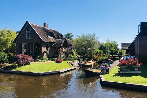 Zaanse Schans and Giethoorn Small-Group Tour with Hotel Pick-Up