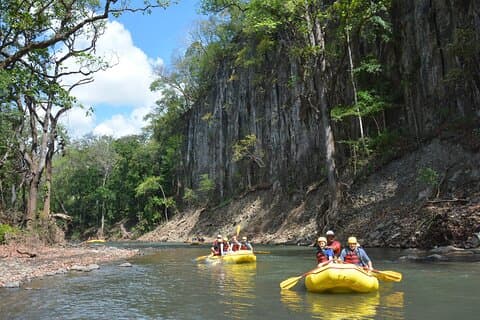 Wildwasser-Rafting: Klasse III und IV auf dem Tenorio River