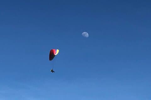 メデジン輸送でのパラグライダーが含まれています