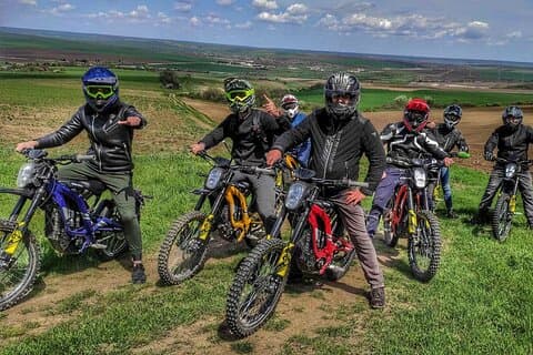 E-motorcykeltur i Old Rock Monastery och Old romersk fästning