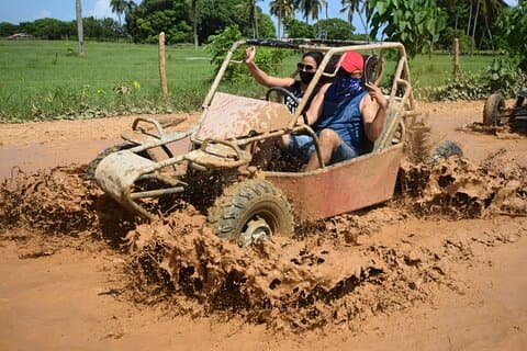 Familien-Buggy-Fahrt durch die dominikanische Landschaft