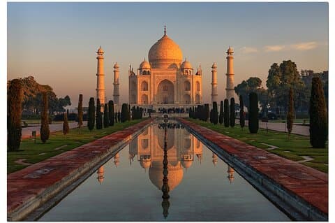 Gita giornaliera privata al Taj Mahal con il treno Gatiman Express, visita guidata privata ad Agra