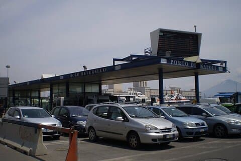 ローマからベヴェレロ桟橋（ナポリ）への移動