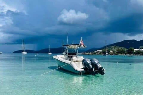Salto de isla en isla privado de 6 horas en las Islas Vírgenes de EE. UU. - 500hp Hydro Sport
