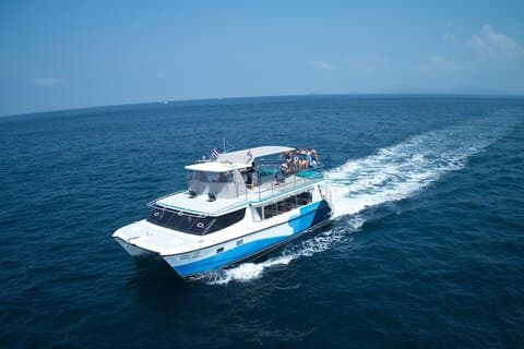 Excursão privada de barco de dia inteiro em Promthep Cape e Banana Beach