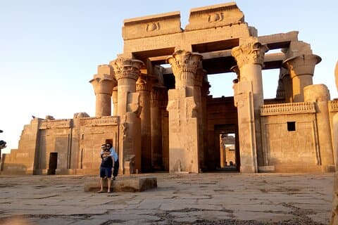 Bestaunen Sie den größten Kom Ombo & Horus Tempel in Edfu (Start von Assuan oder Luxor)