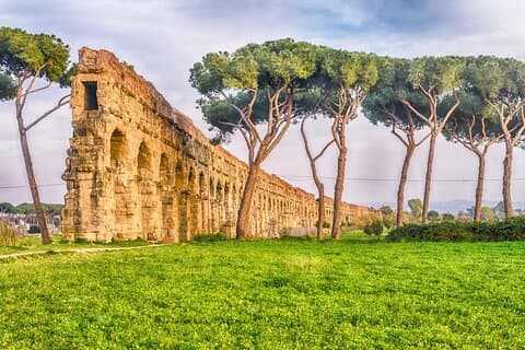 ローマの古代の水道橋