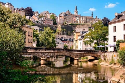 Luxembourg City Romantic Game: Walking Tour & Scavenger Hunt
