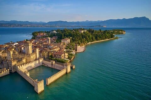 Sirmione Lake Garda private guided tour from Milan