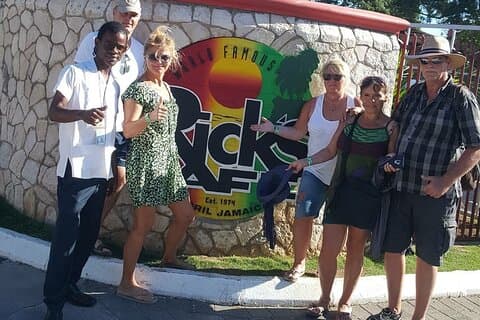 Bluehole och Rick's Cafe Combo Tour från Montego Bay Resorts