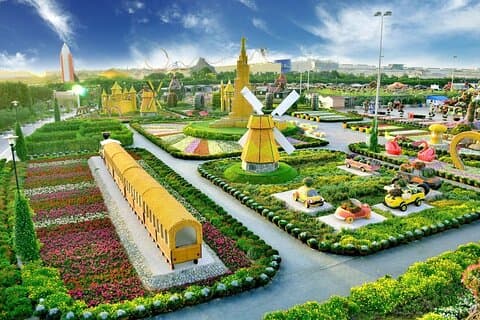 Tour durch den Miracle Garden mit Global Village Dubai