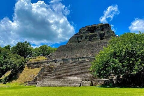 Xunantunich and Nohoch Che'en from San Ignacio
