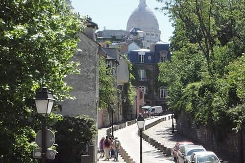 Visite de groupe du quartier de Montmartre en Italien