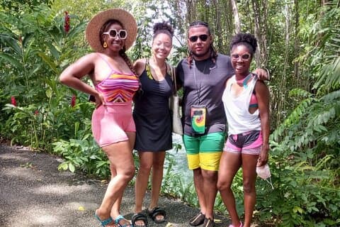 Martha Brae Bamboo Rafting pluss Blue Hole and Secrets Fall Private Tour