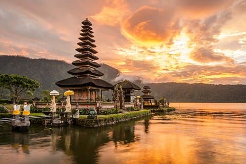 Exclusive Full-Day Bali Temples, Lakes and Rice Terraces Tour