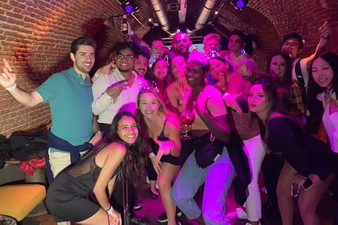 Pub Crawl Madrid por Mad Party Crew: Bars, Shots and Club Entry